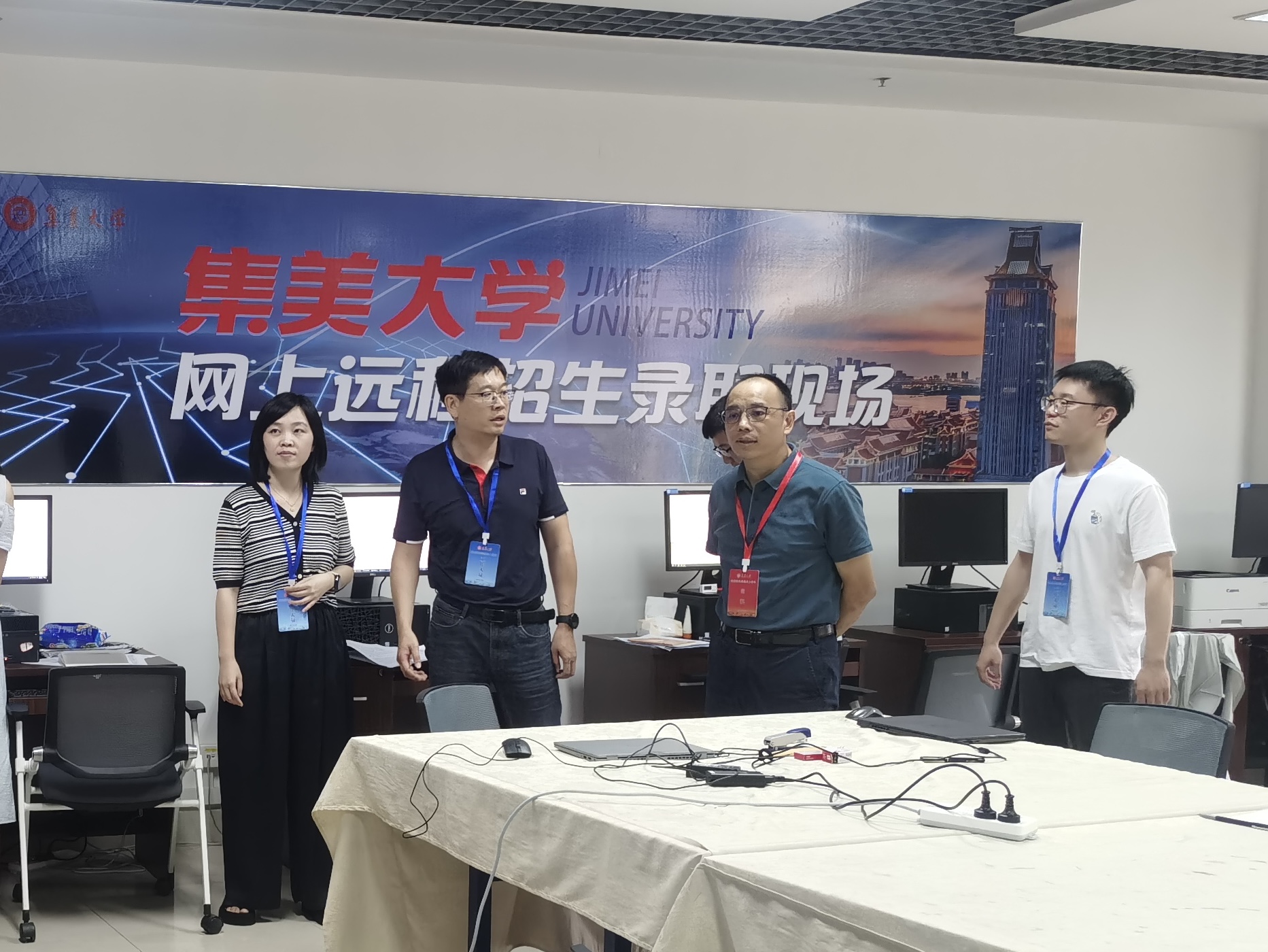 谢校长指导.jpg 谢校长指导.jpg