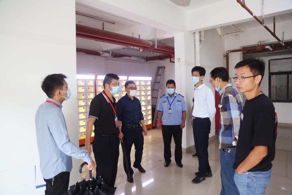 2021.10.21 校党委副书记洪文建带队检查消防安全2.jpg