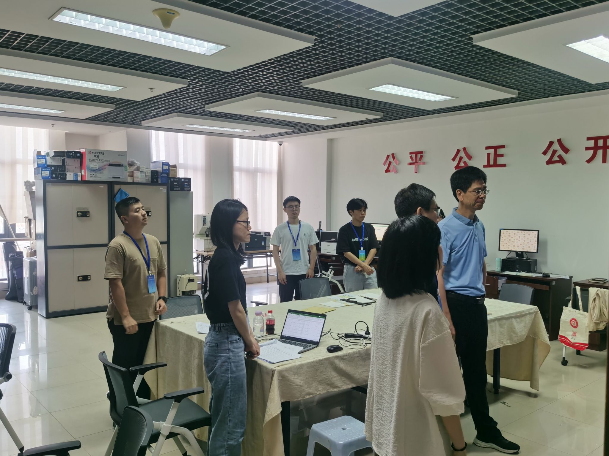 洪书记指导.jpg 洪书记指导.jpg